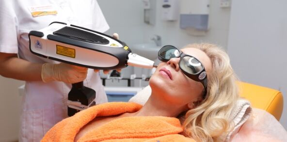 Emelés harminc év után